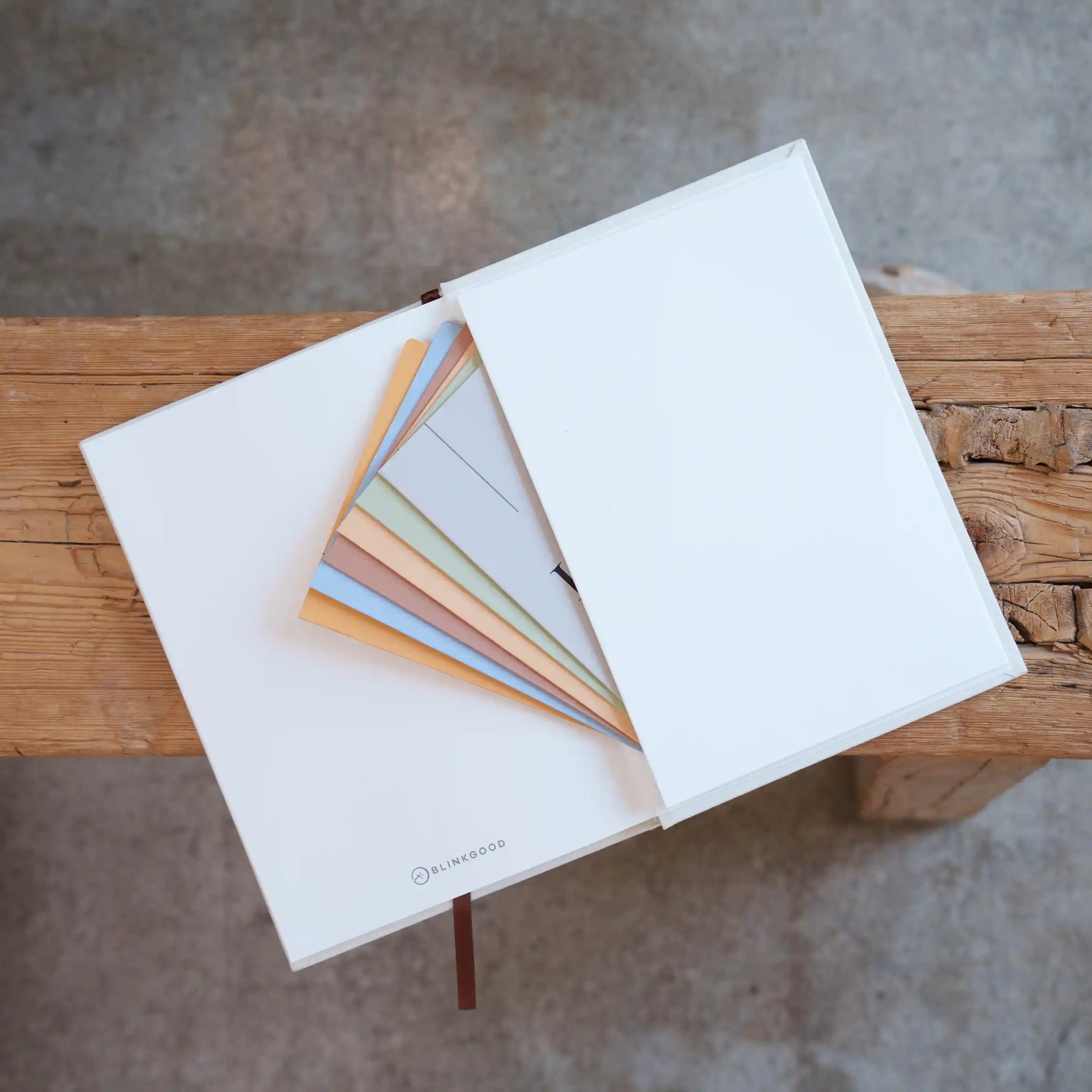 Blink_Notebook_with_cards_in_pocket